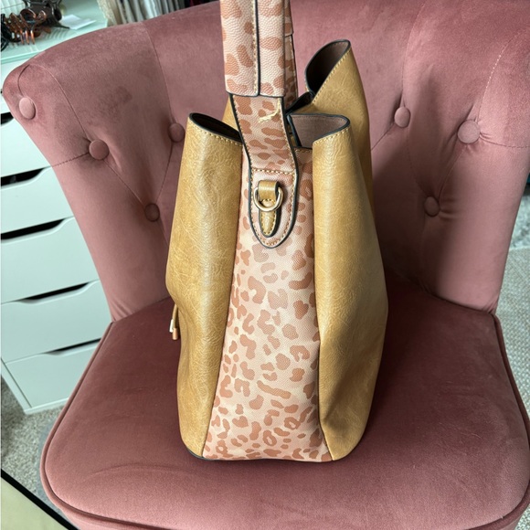 Re-purposed LV 2 in 1 shoulder Bag & Cross
Body with Leopard sides - Picture 5 of 8